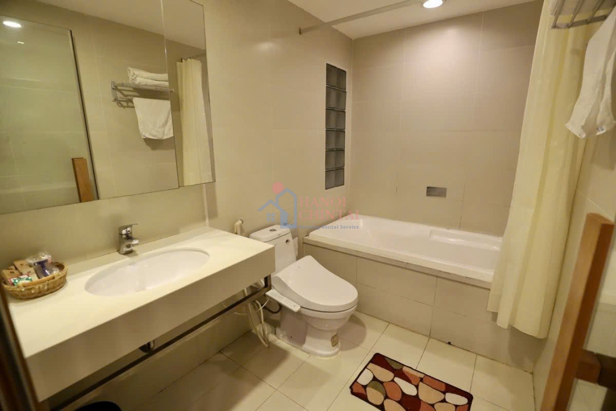 Dao Tan 通りの明るい1ベッドルーム・1バスルームアパートメント