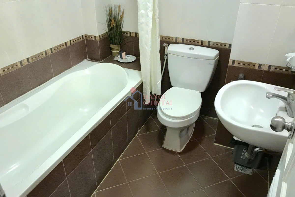 Dao Tan Street・Ba Dinh District にある明るい 1BR 賃貸アパート