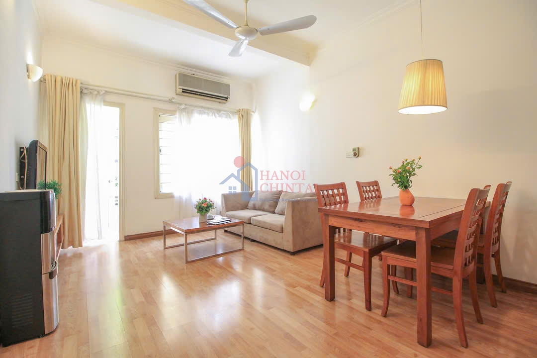 Ba Dinh District の Dao Tan Street にある明るい2ベッドルームアパート