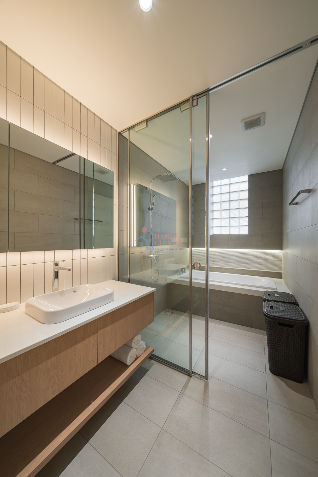 Ba Trieu通りの広々とした2ベッドルームアパート（100㎡）, Hai Ba Trung Ward