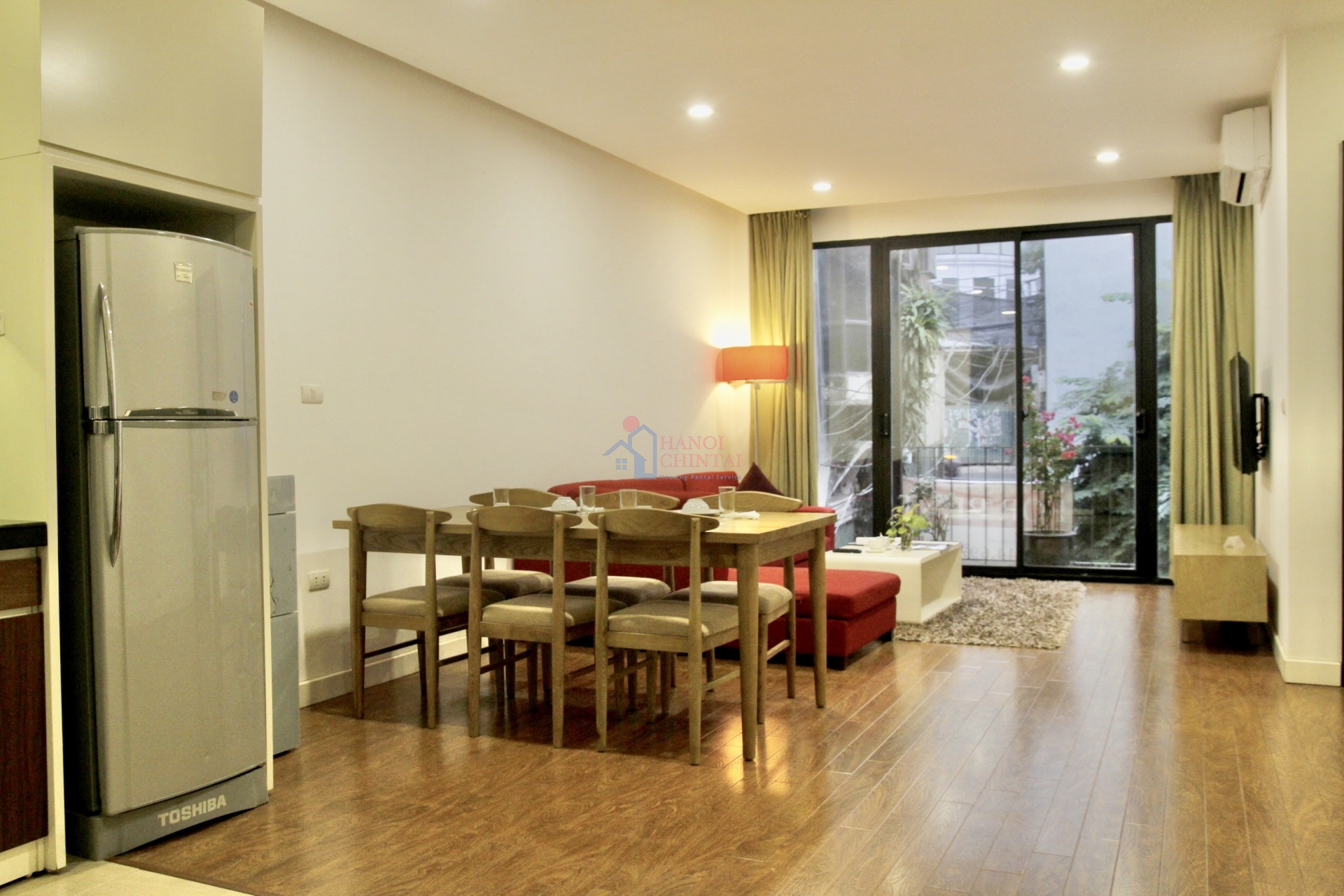 タイホー地区のモダン家具完備2ベッドルームサービスアパートメント(To Ngoc Van通り）