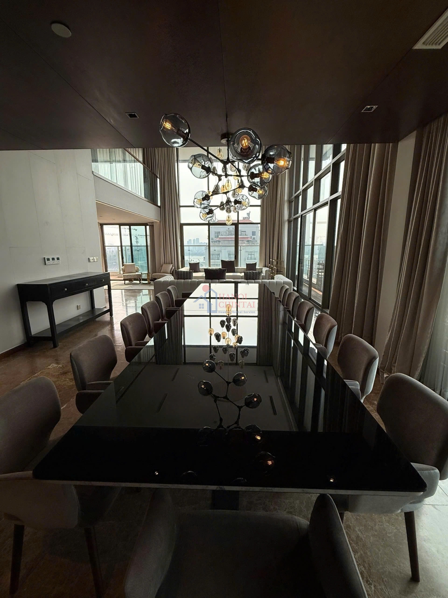 Oakwood Residence Tay Ho｜450㎡・メゾネット2階建て・3ベッドルーム高級サービスアパートメント賃貸