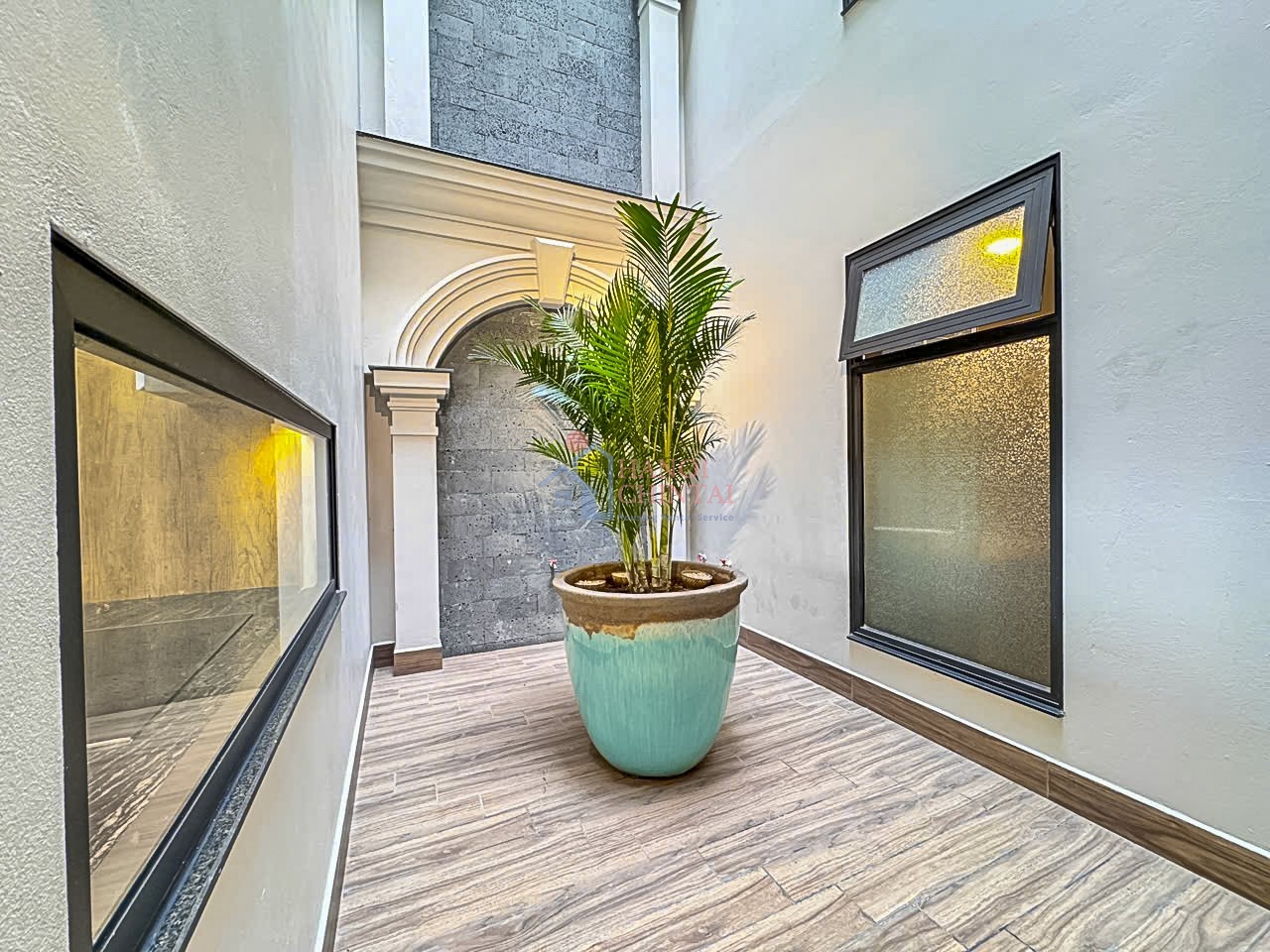 タイホー区、To Ngoc Van Streetにある豪華な2ベッドルームアパートメント – 180m²、2階