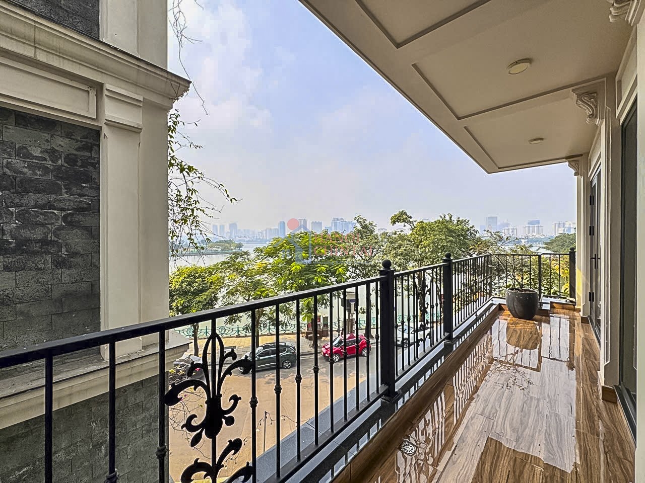 タイホー区、To Ngoc Van Streetにある豪華な2ベッドルームアパートメント – 180m²、2階