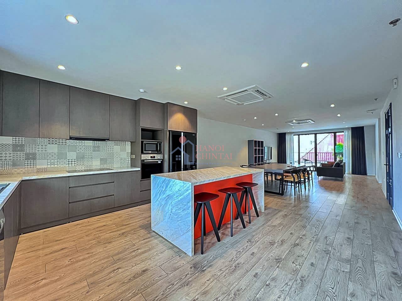 タイホー区、To Ngoc Van Streetにある豪華な3ベッドルームアパートメント – 130m²、5階