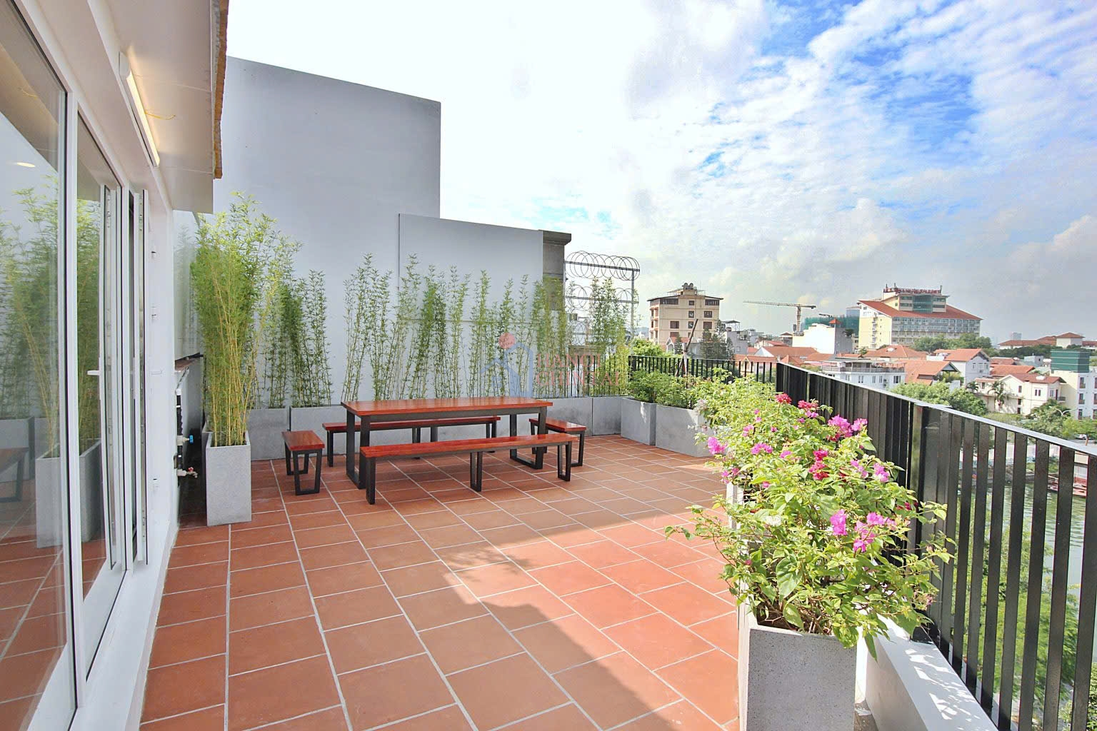 To Ngoc Van Street｜160㎡・2ベッドルーム・レイクビュー