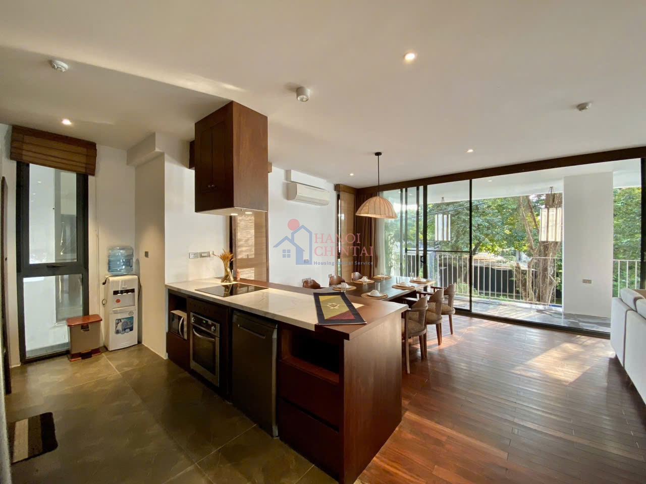 ハノイ西湖エリアの高級3LDKサービスアパートメント