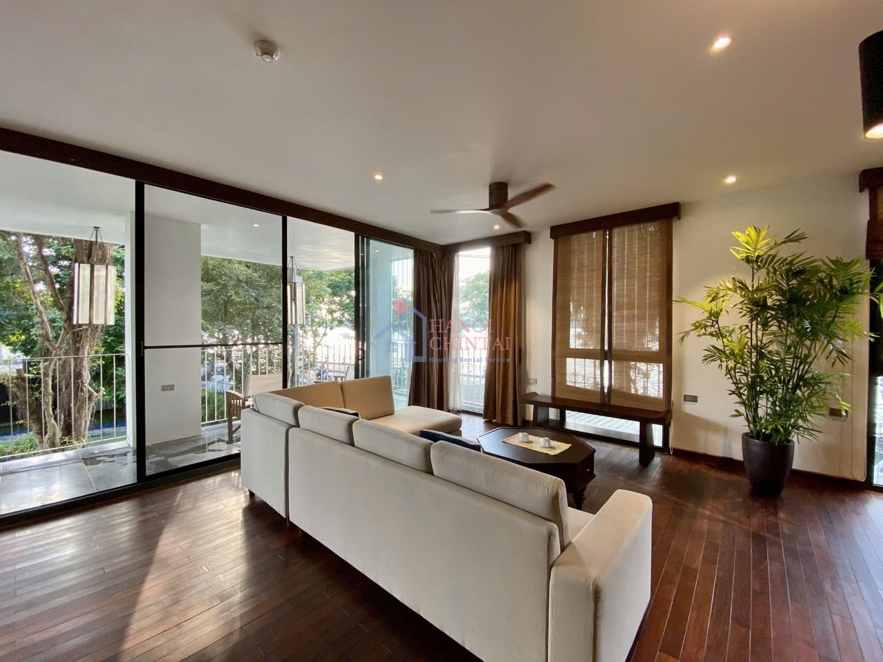 ハノイ西湖エリアの高級3LDKサービスアパートメント