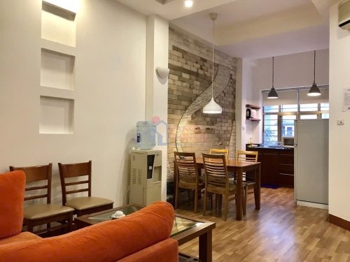 Dao Tan Street・Ba Dinh District にある明るい 1BR 賃貸アパート image 1