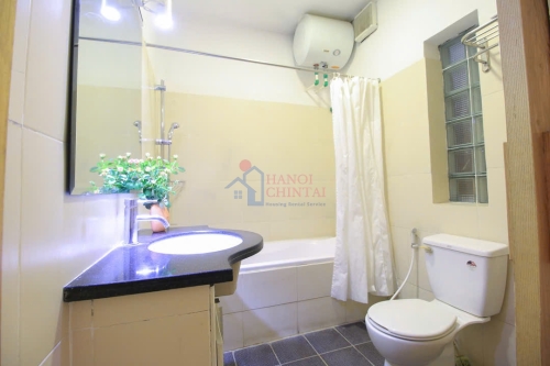 Ba Dinh District の Dao Tan Street にある明るい2ベッドルームアパート image 3