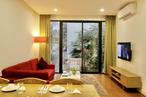 タイホー地区のモダン家具完備2ベッドルームサービスアパートメント(To Ngoc Van通り） image 3